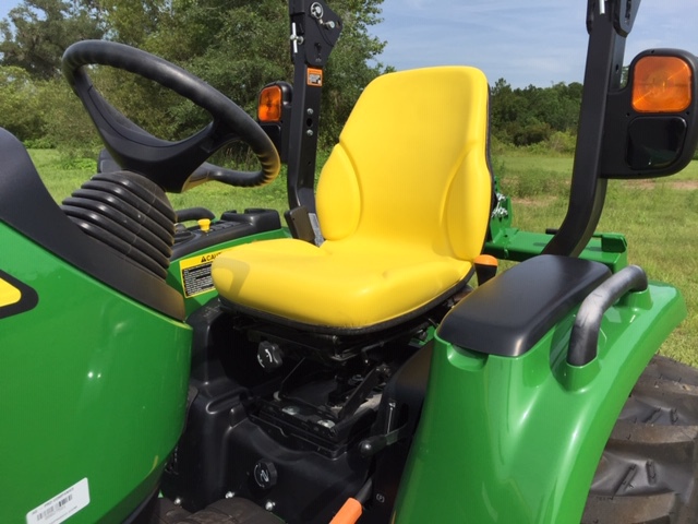 2026 John Deere 3046R Image 5
