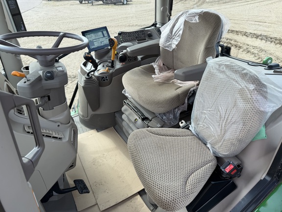 2025 John Deere 6R 155 - Photo36