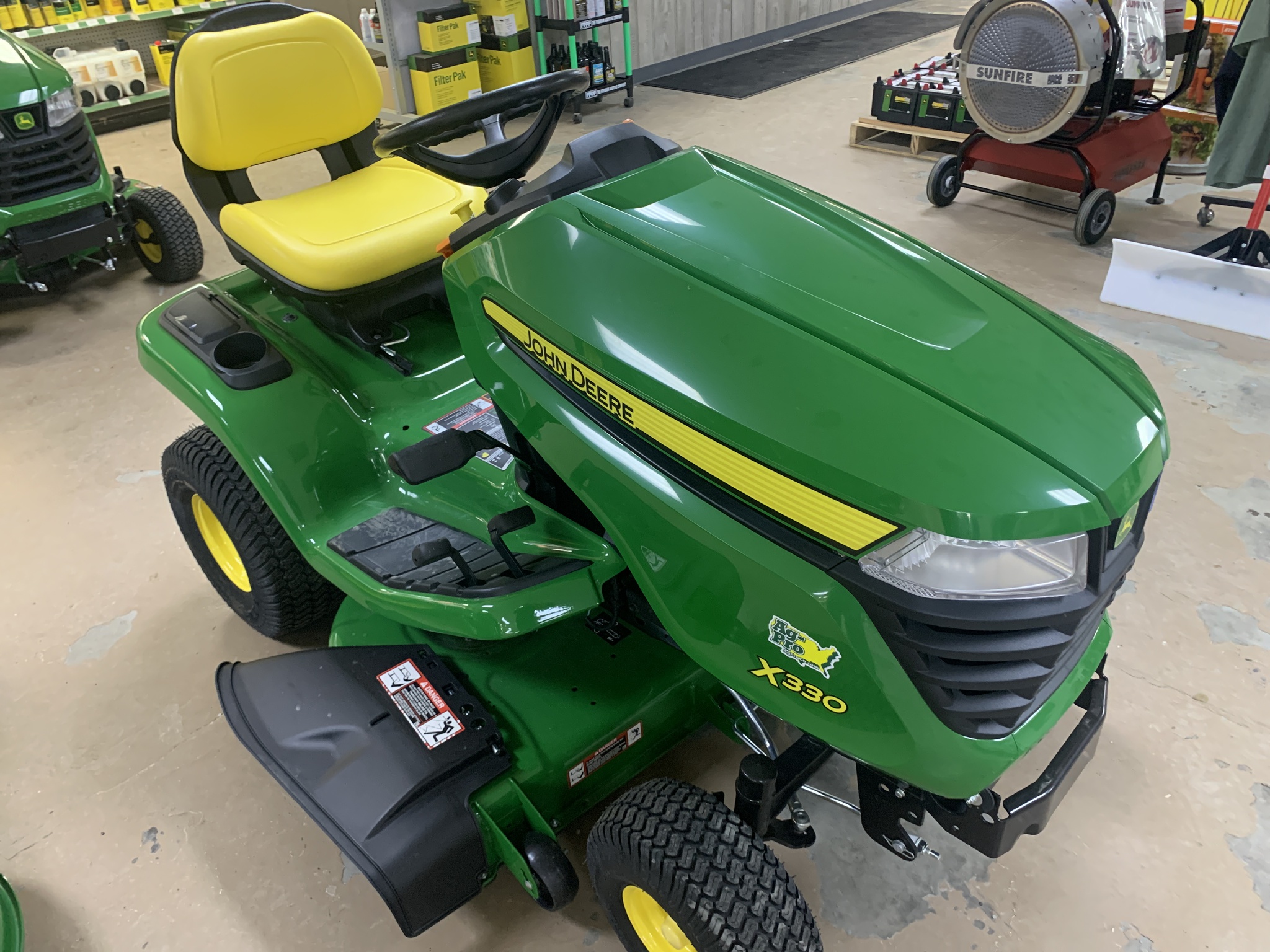 2025 John Deere X330 Image 3