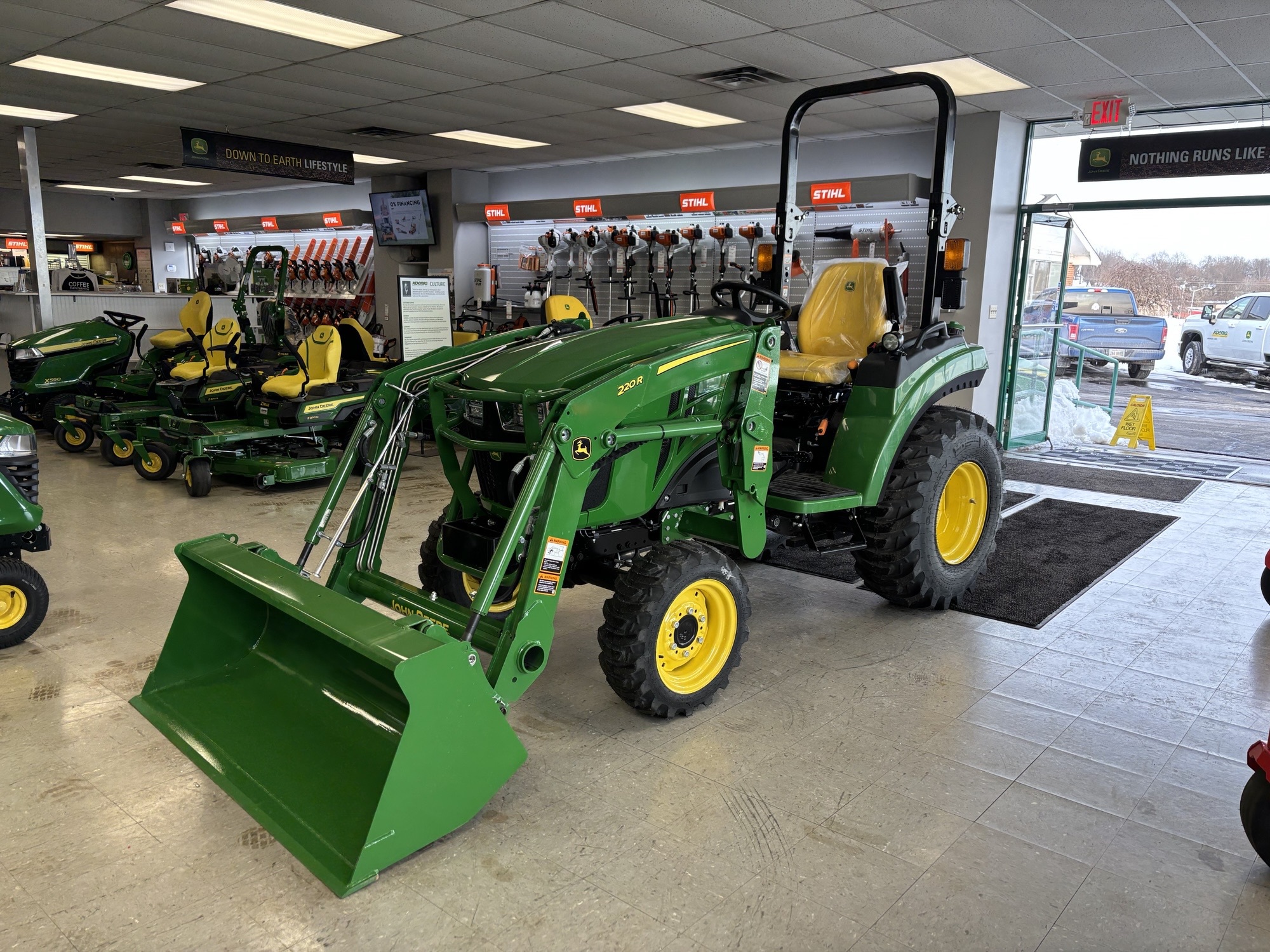 New In-Stock 2024 John Deere 2032R Compact Utility Tractors at Koenig Equipment in Lebanon, OH - PhotoXL2