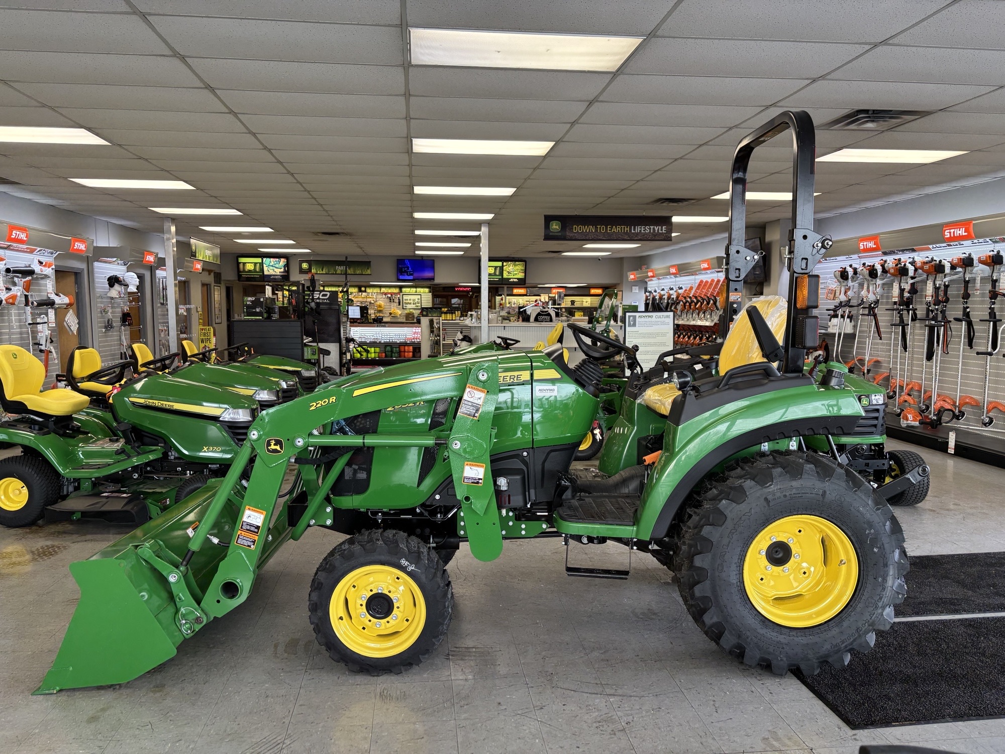 New In-Stock 2024 John Deere 2032R Compact Utility Tractors at Koenig Equipment in Lebanon, OH - PhotoXL0