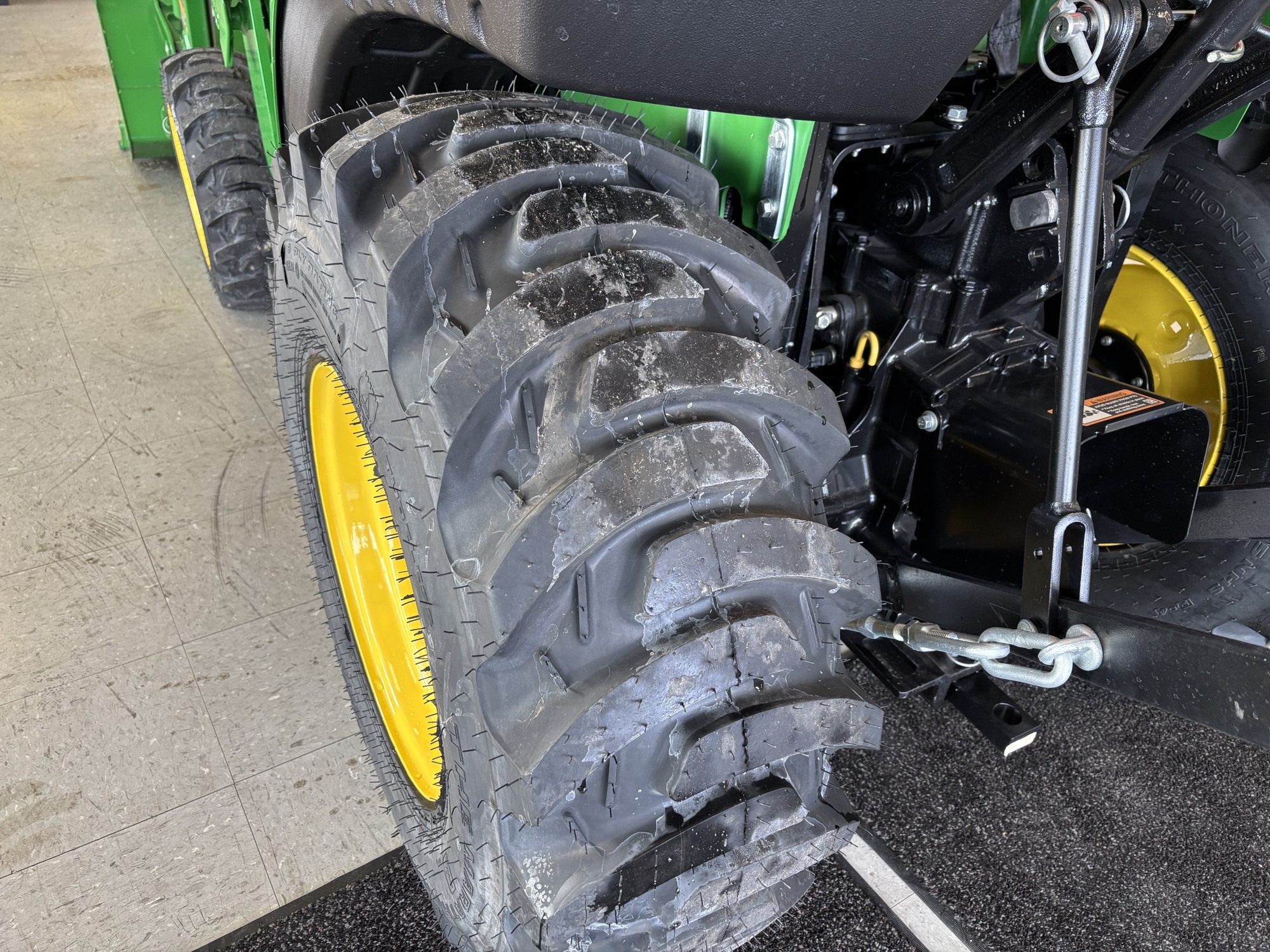 New In-Stock 2024 John Deere 2032R Compact Utility Tractors at Koenig Equipment in Lebanon, OH - PhotoXL9