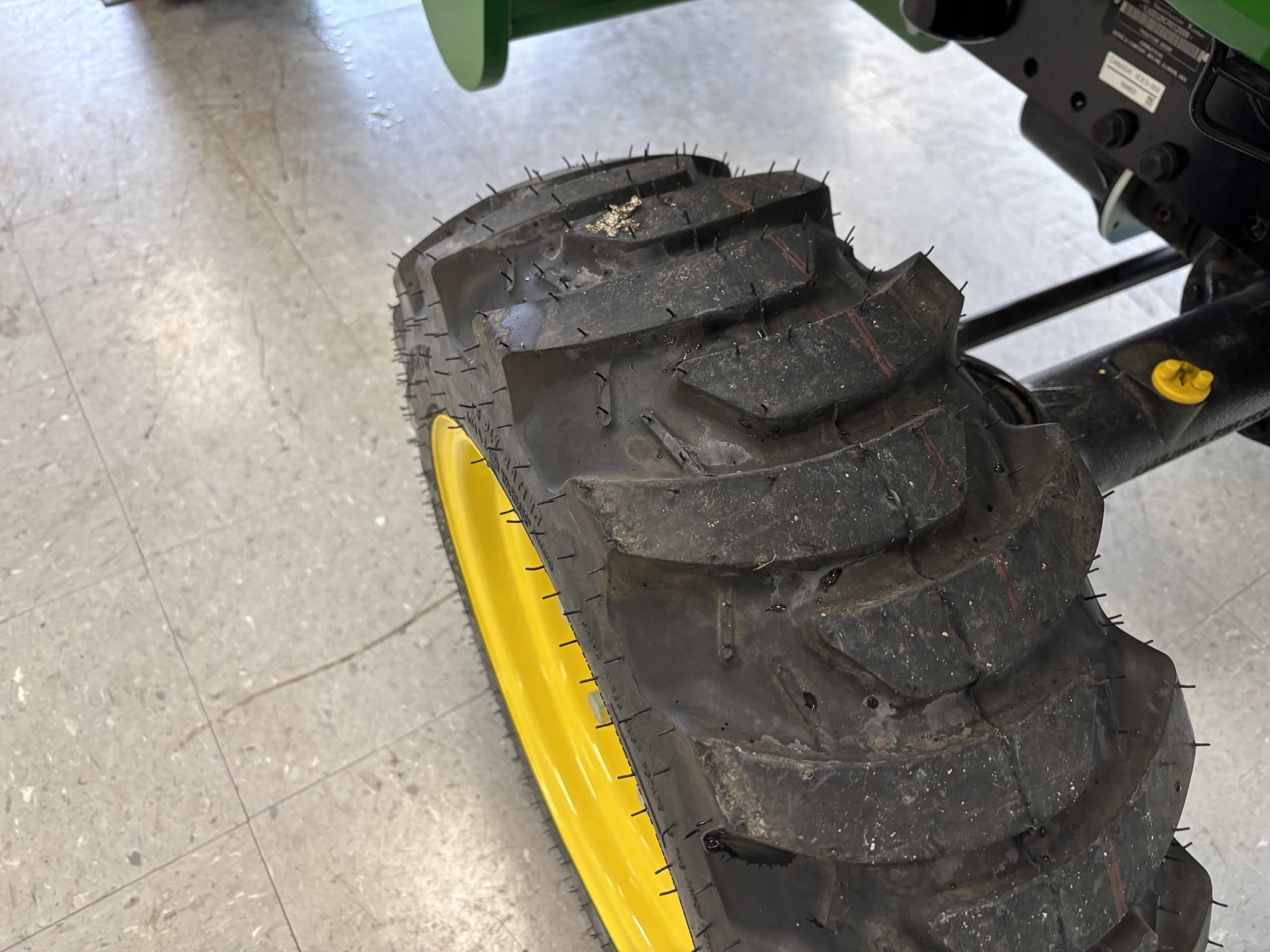 New In-Stock 2024 John Deere 2032R Compact Utility Tractors at Koenig Equipment in Lebanon, OH - PhotoXL10