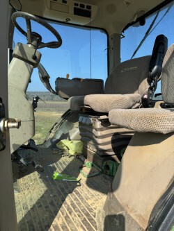 2013 John Deere 8235R Photo 5