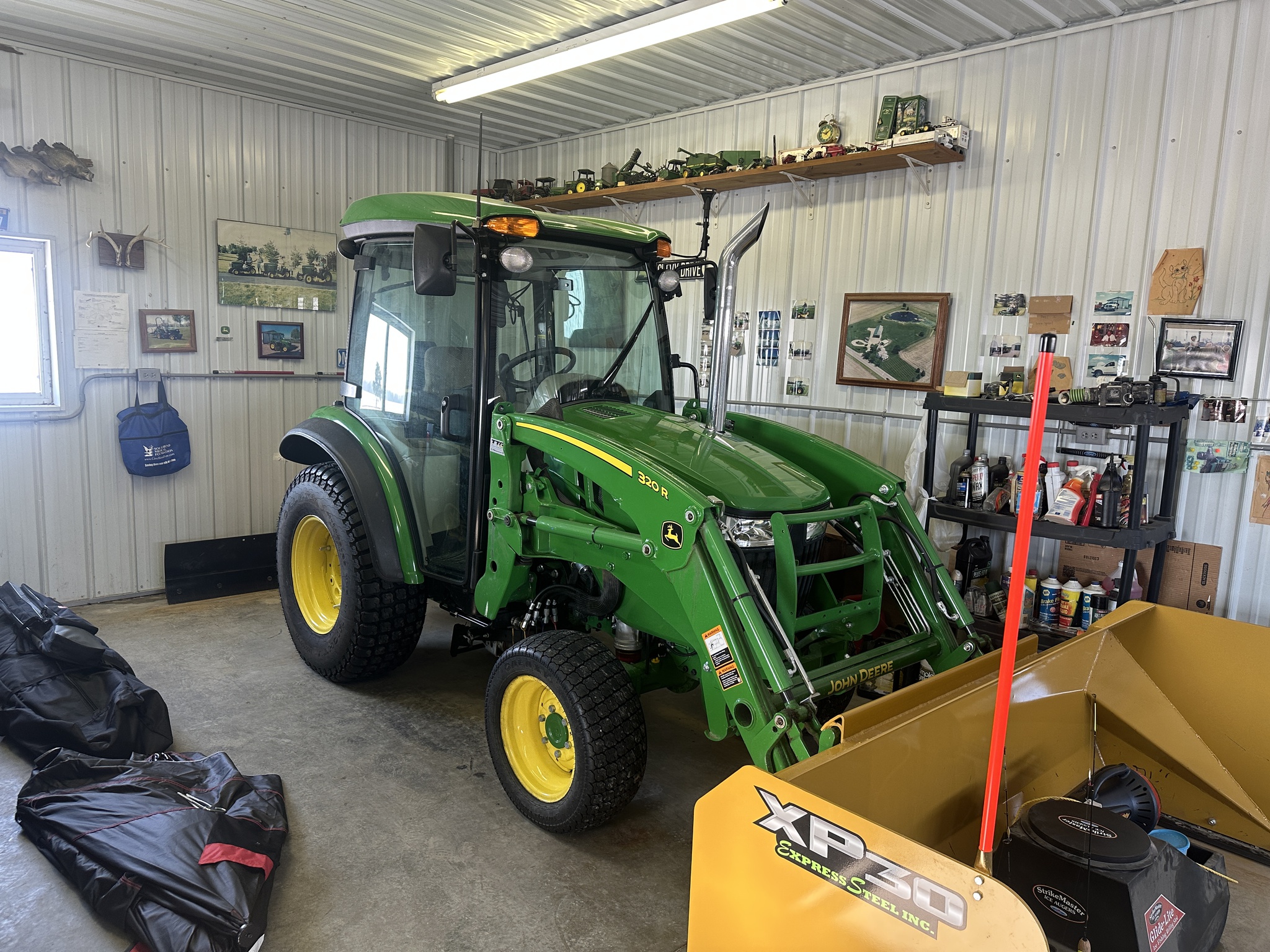 2023 John Deere 3039R Image 1