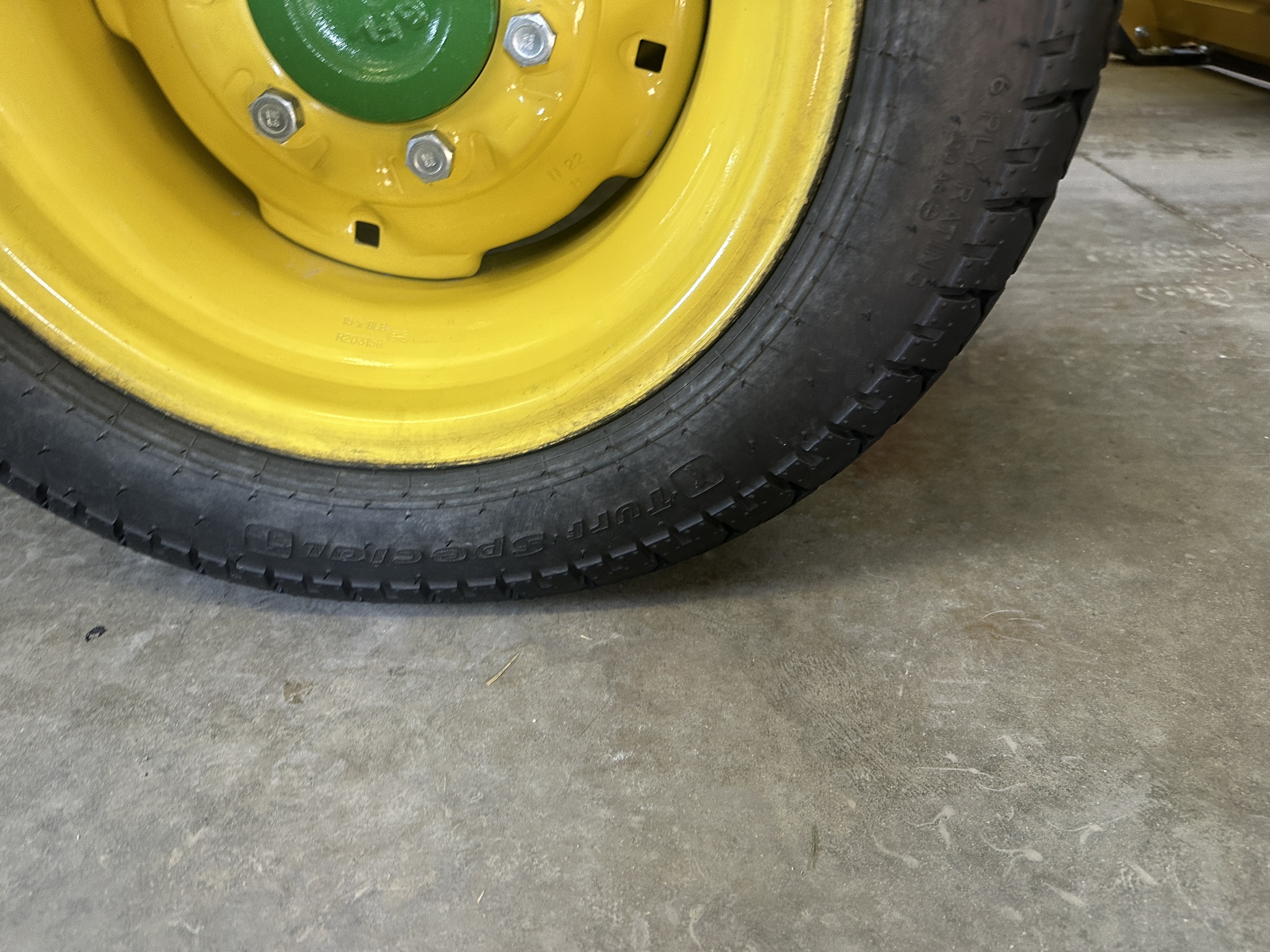 2023 John Deere 3039R Image 3