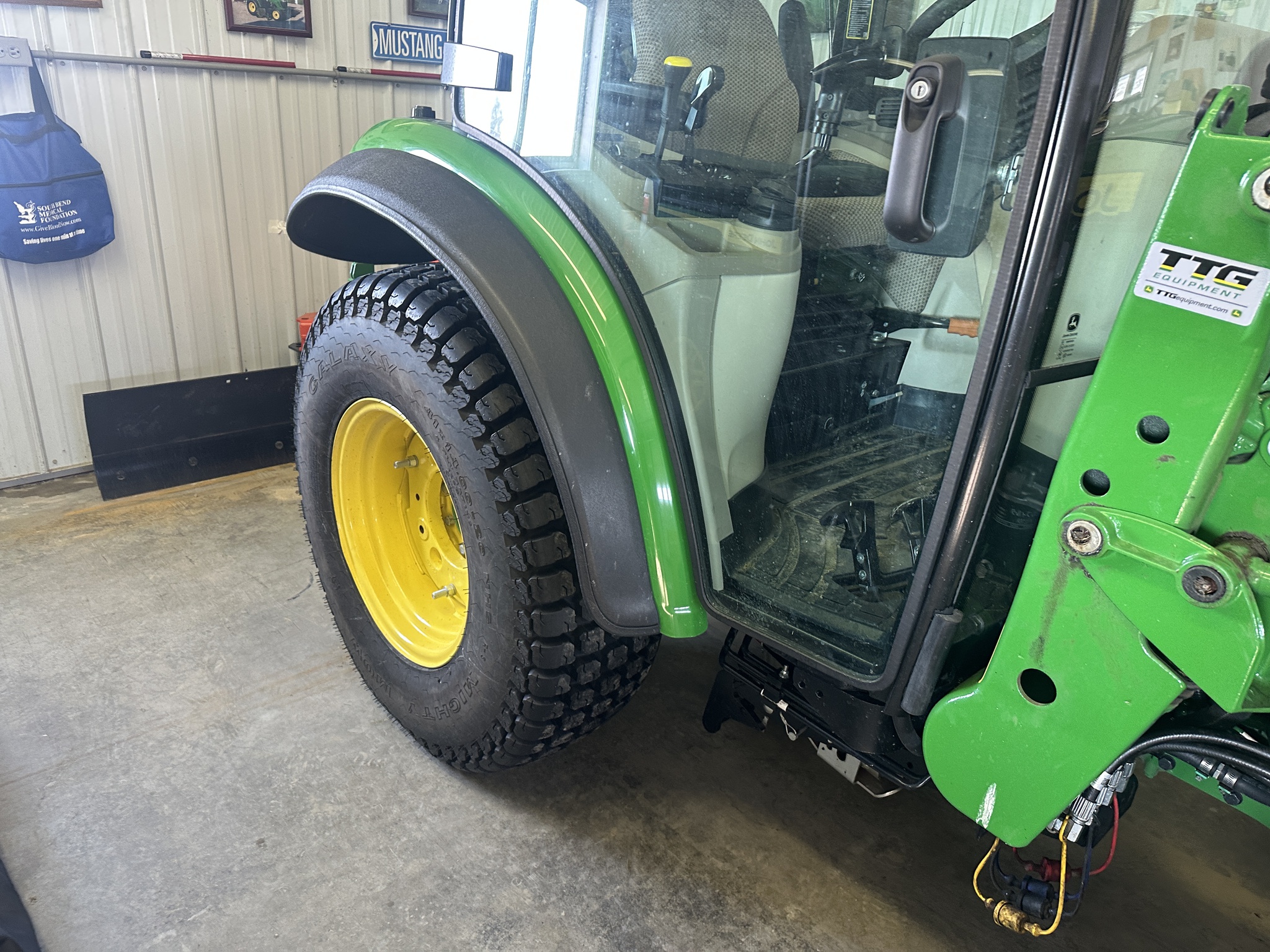 2023 John Deere 3039R Image 4