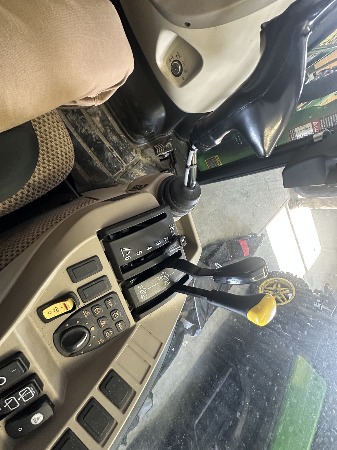 2023 John Deere 3039R Image 15