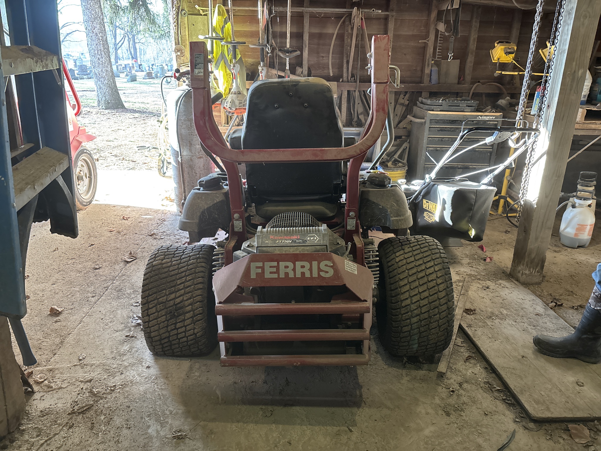Used 2024 Ferris ISX2200 Zero Turn Mowers at Koenig Equipment in Knightstown, IN - PhotoXL4