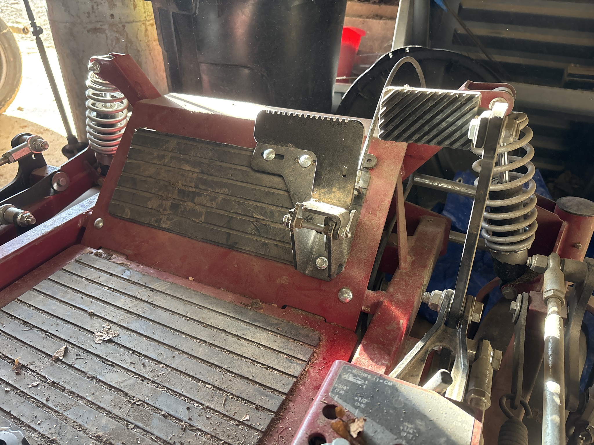 Used 2024 Ferris ISX2200 Zero Turn Mowers at Koenig Equipment in Knightstown, IN - PhotoXL8