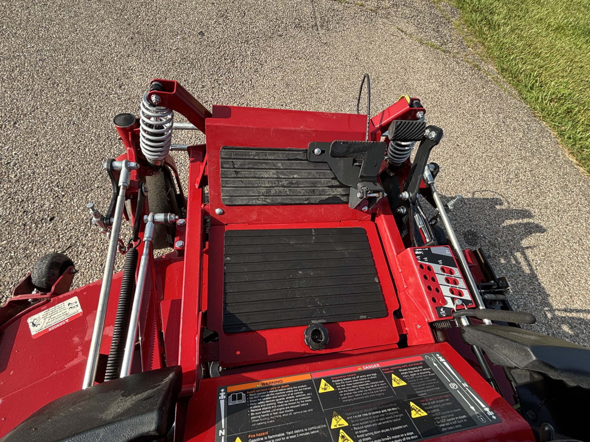 Used 2024 Ferris ISX2200 Zero Turn Mowers at Koenig Equipment in Germantown, OH - PhotoXL9
