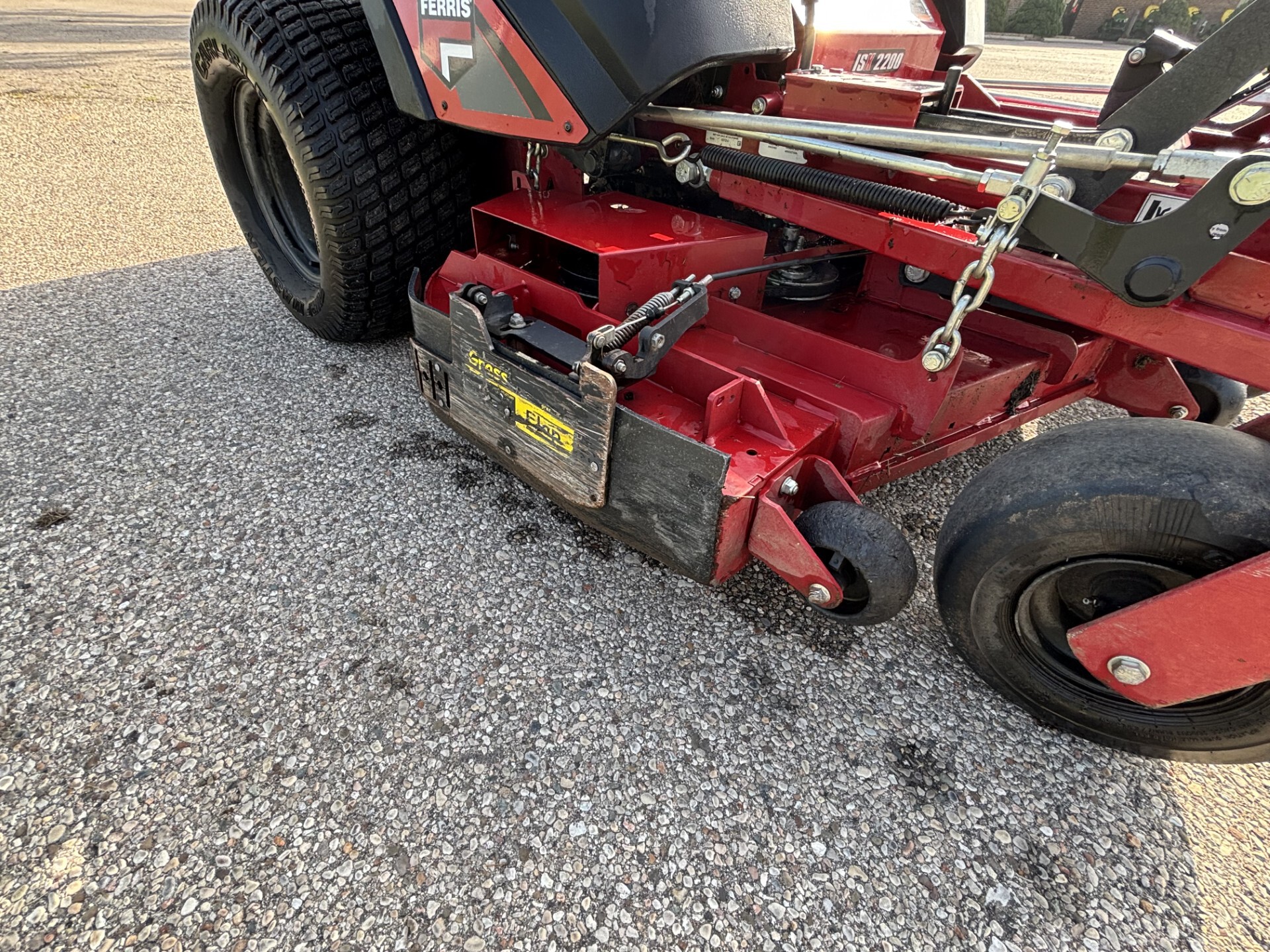 Used 2024 Ferris ISX2200 Zero Turn Mowers at Koenig Equipment in Germantown, OH - PhotoXL6