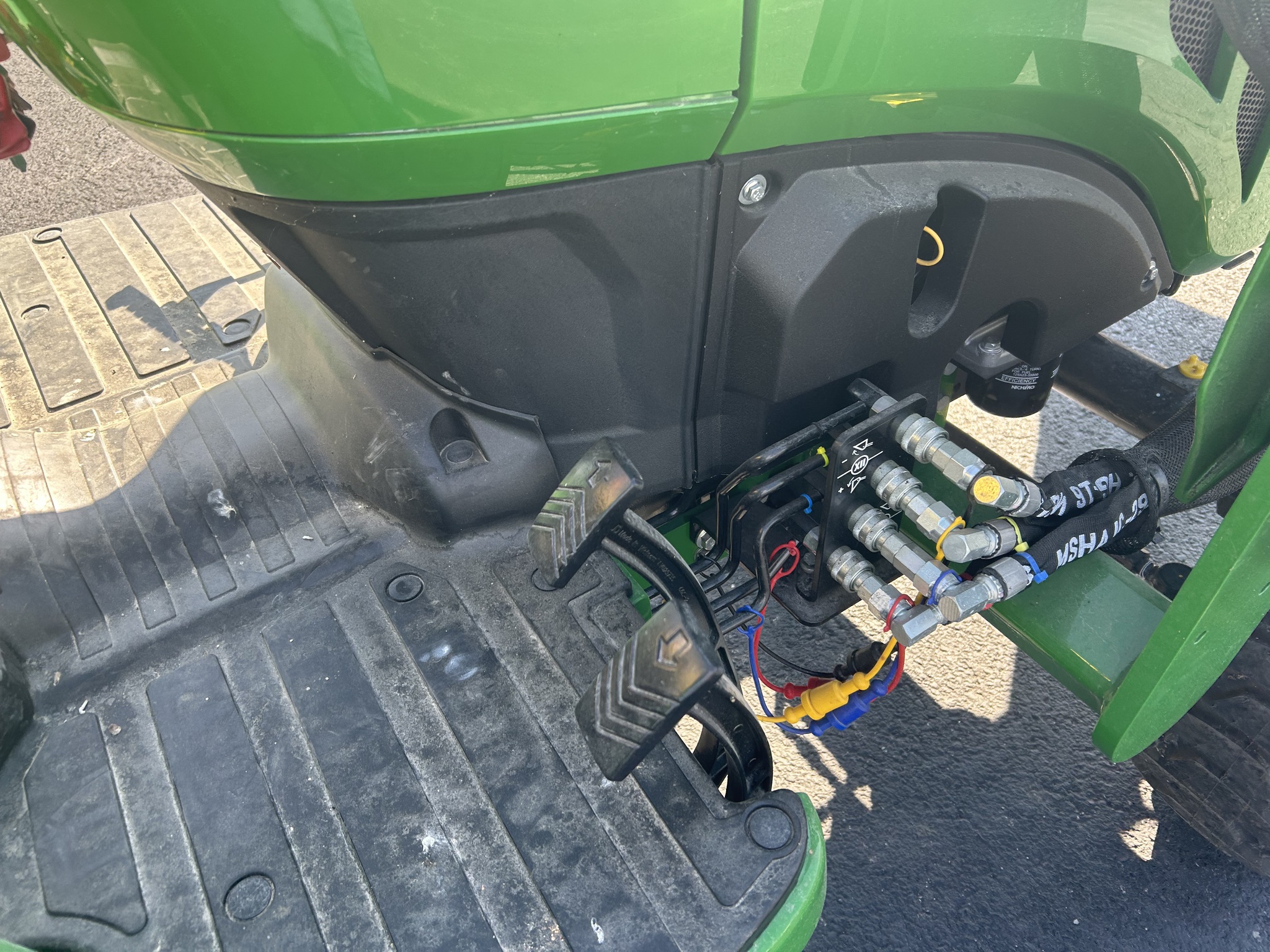  2025 John Deere 2032R at Heritage Tractor in Anderson, MO