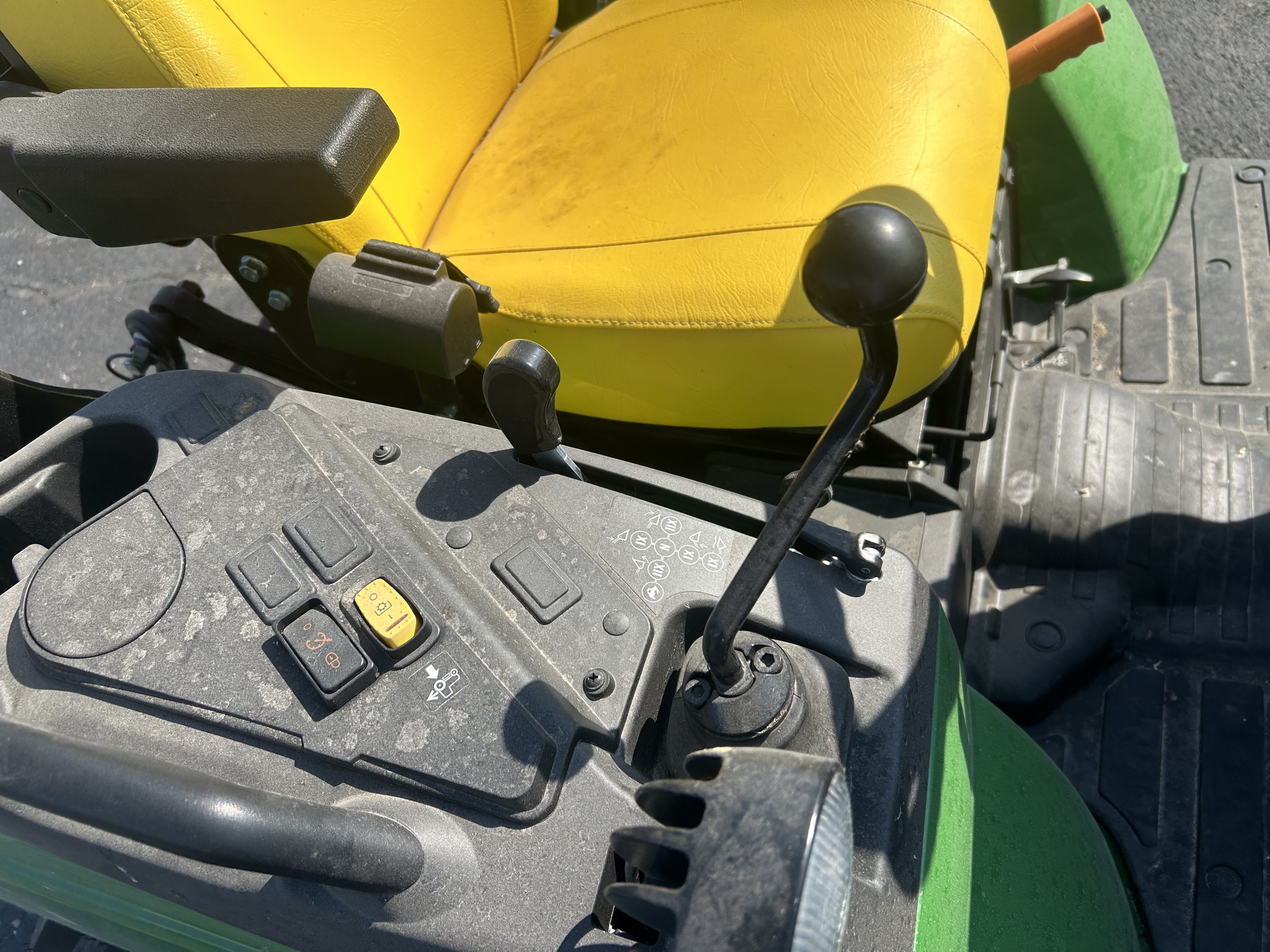  2025 John Deere 2032R at Heritage Tractor in Anderson, MO
