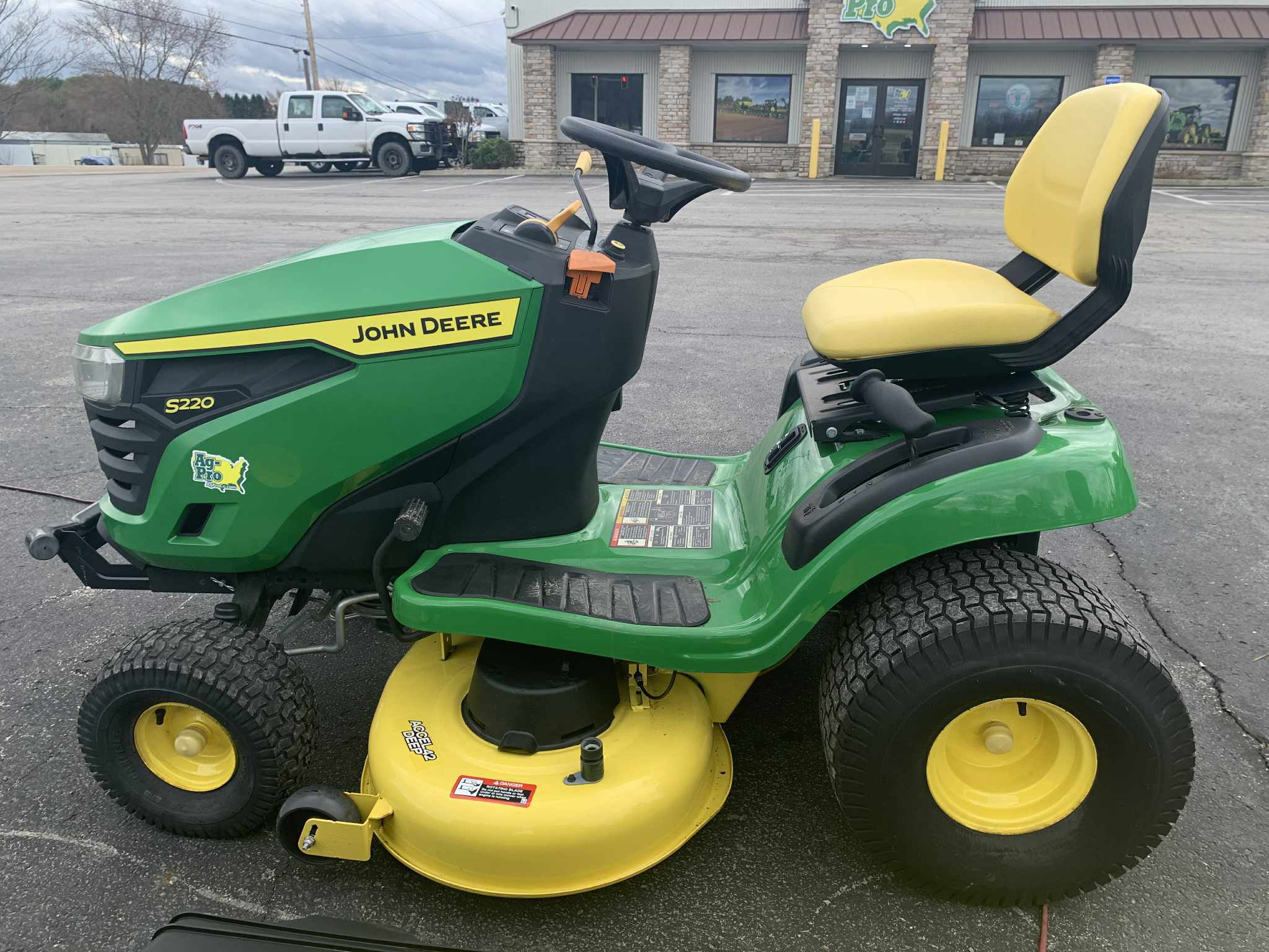 2022 John Deere S220 Image 5