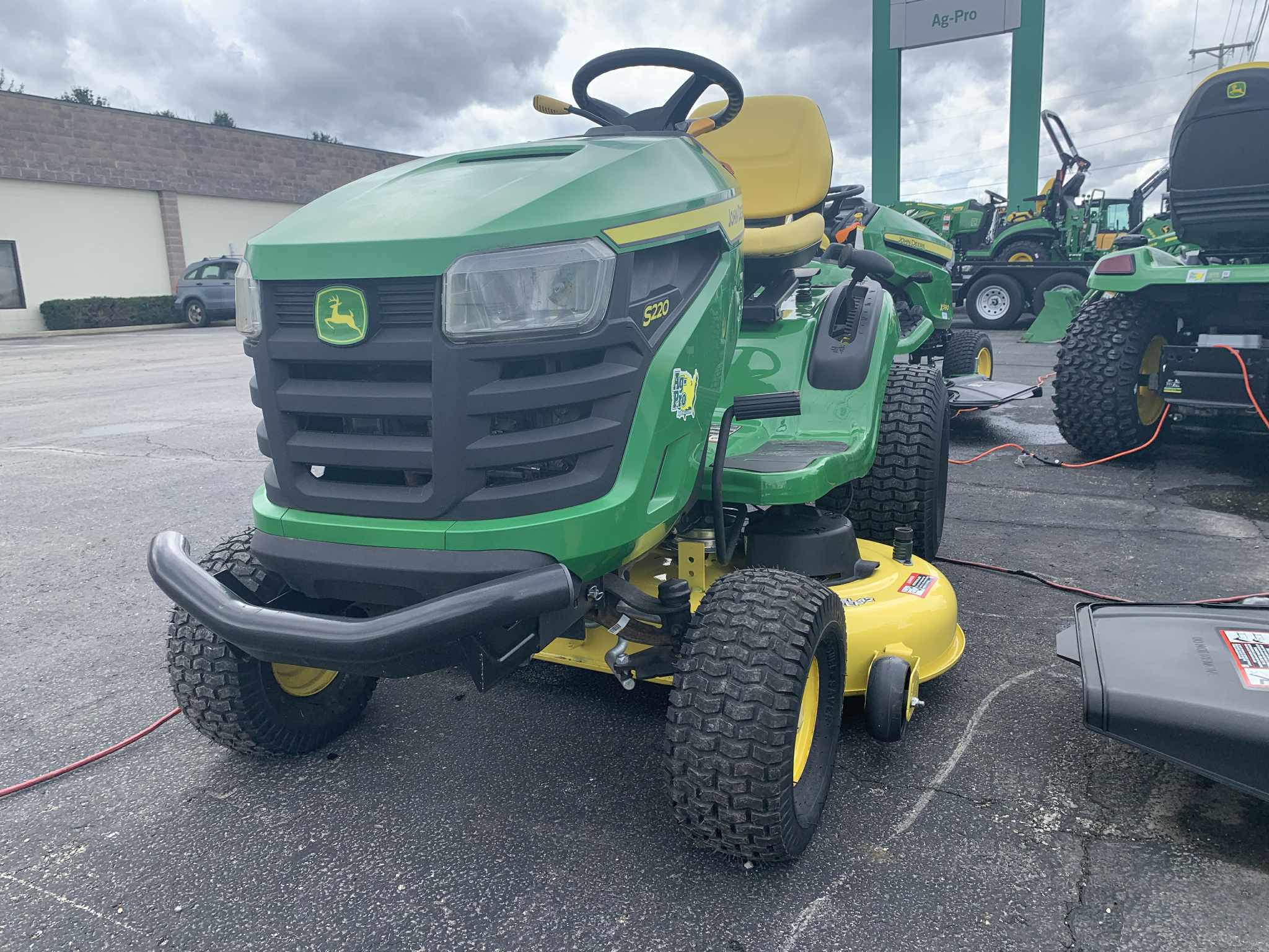 2022 John Deere S220 Image 2