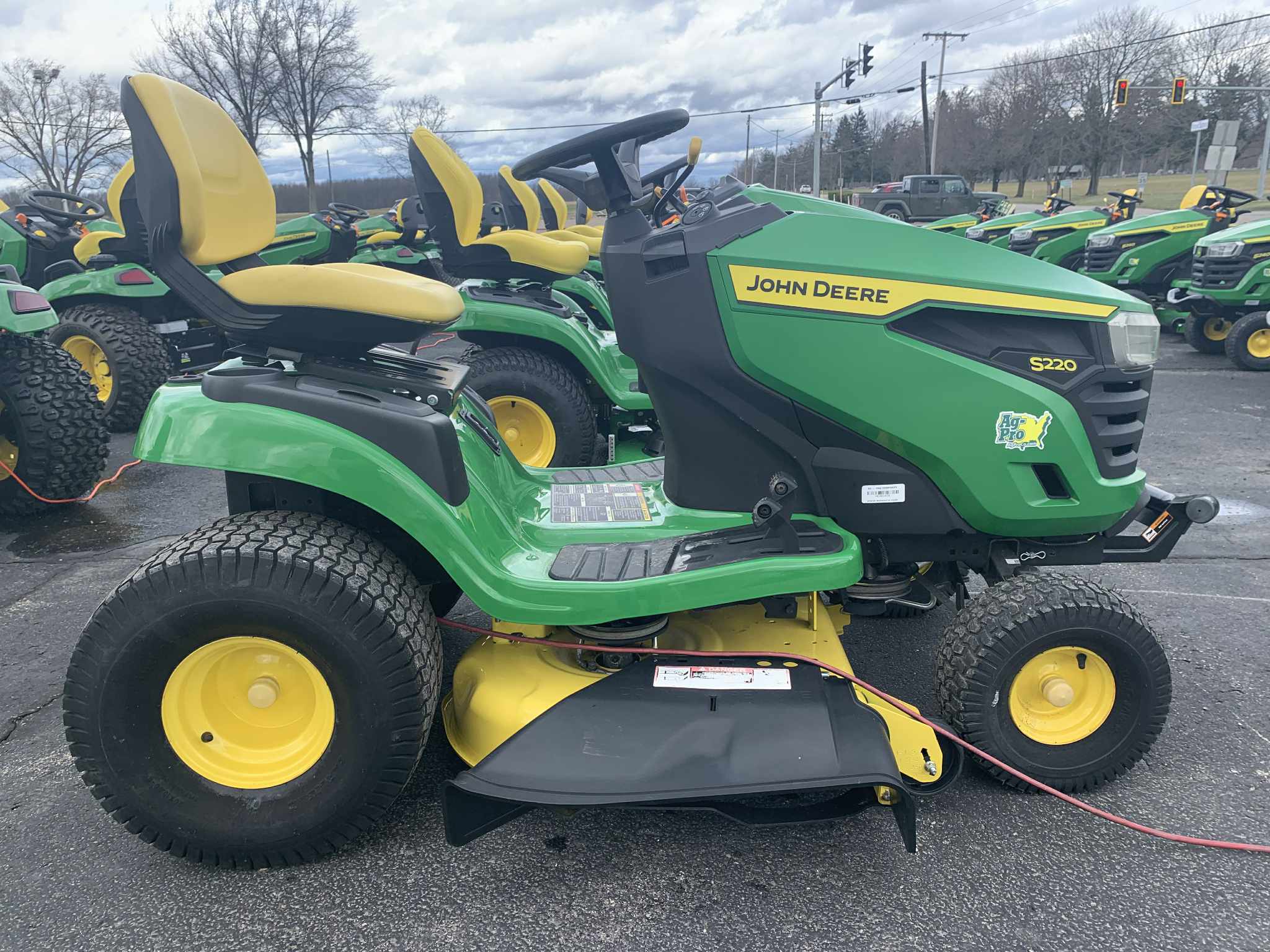 2022 John Deere S220 Image 4