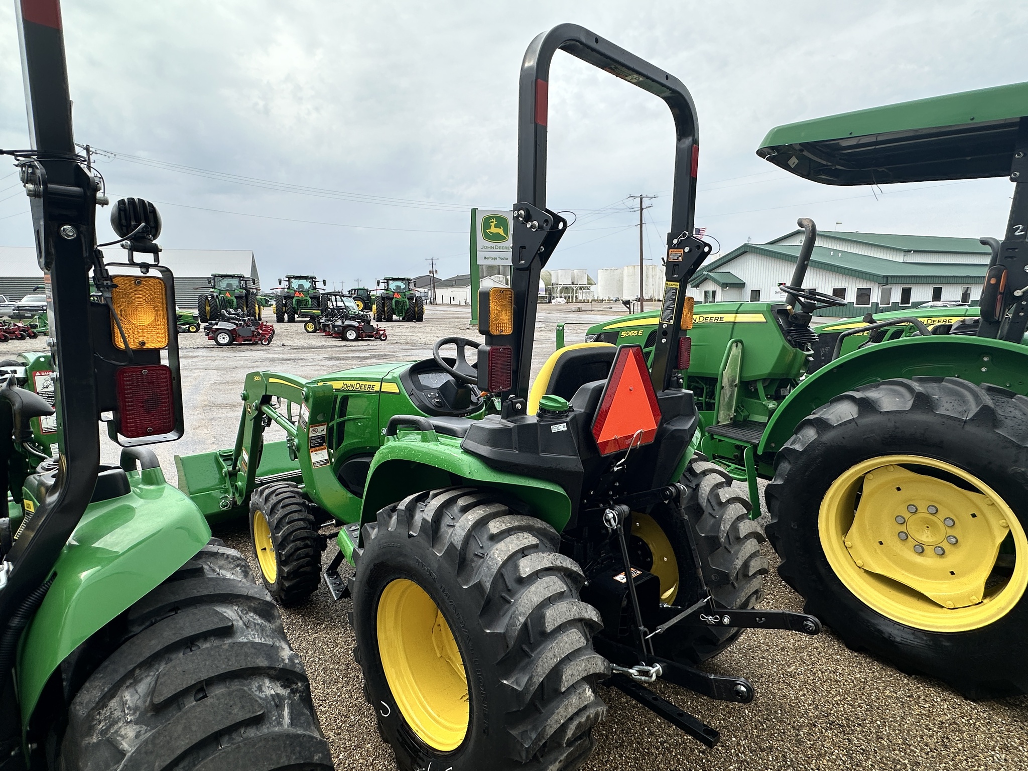  2023 John Deere 3025E at Heritage Tractor in Roanoke, IL