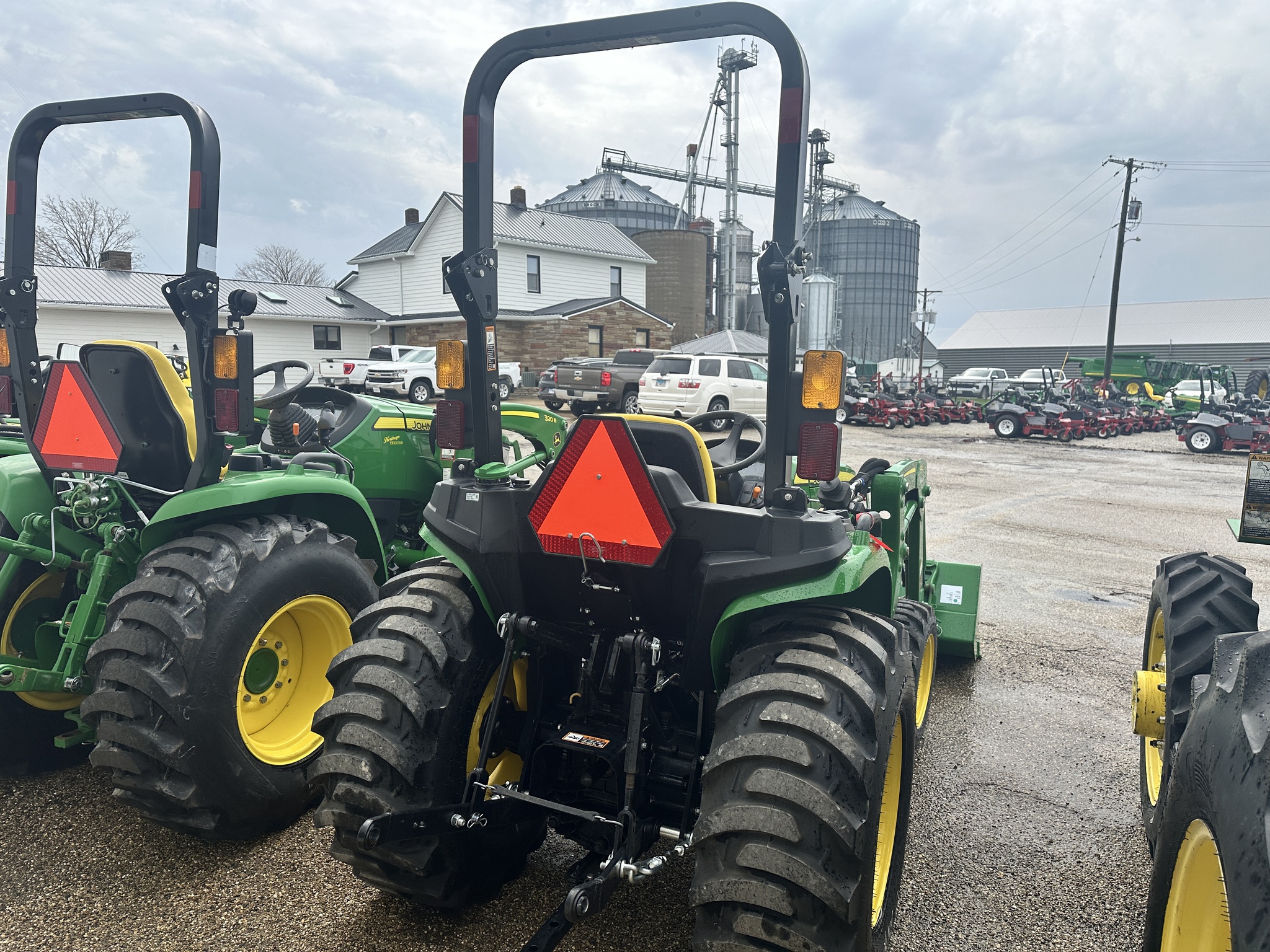  2023 John Deere 3025E at Heritage Tractor in Roanoke, IL