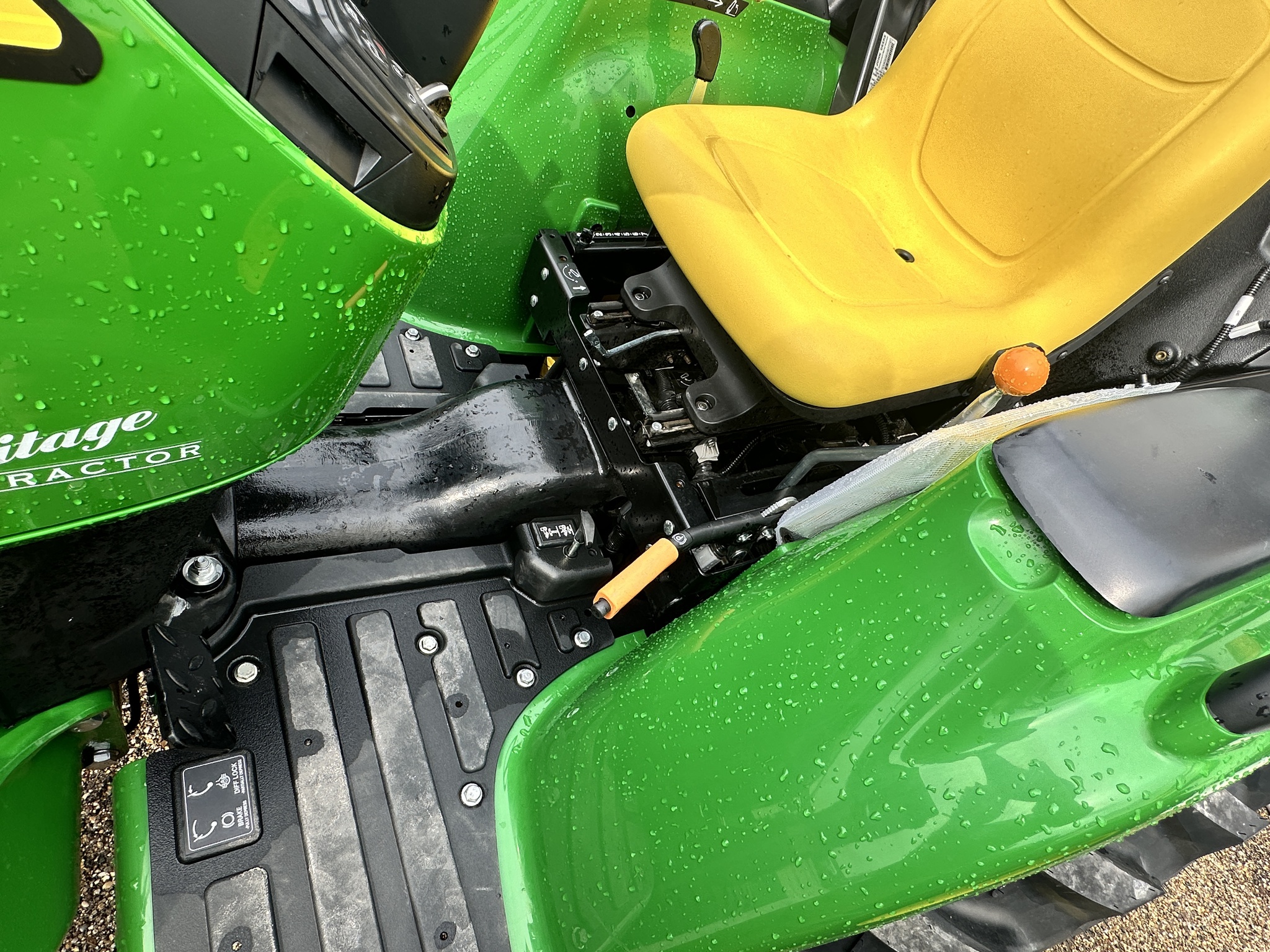  2023 John Deere 3025E at Heritage Tractor in Roanoke, IL
