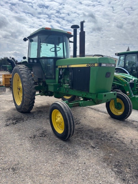 John Deere 4055 Image 1