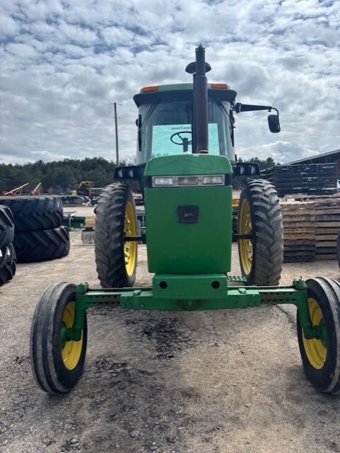 John Deere 4055 Image 2
