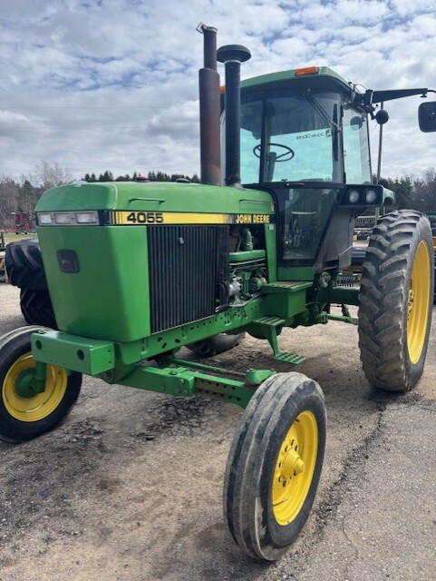 John Deere 4055 Image 3
