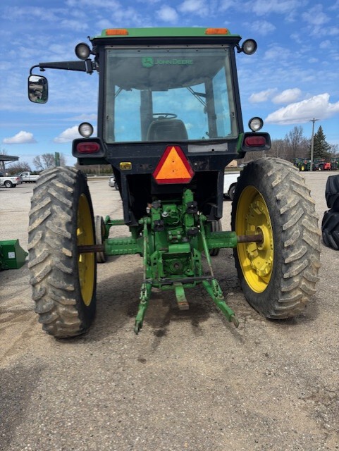 John Deere 4055 Image 4