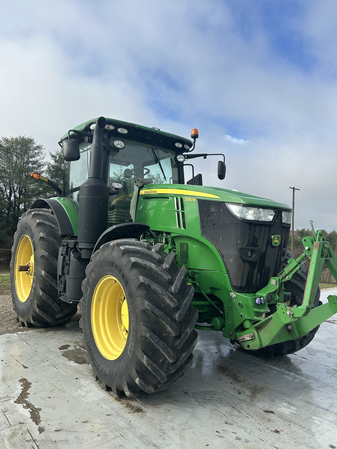 2015 John Deere 7210R