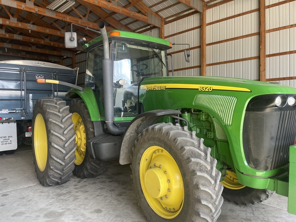  John Deere 8320