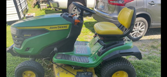 Photo of 2022 John Deere S240