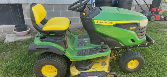 2022 John Deere S240
