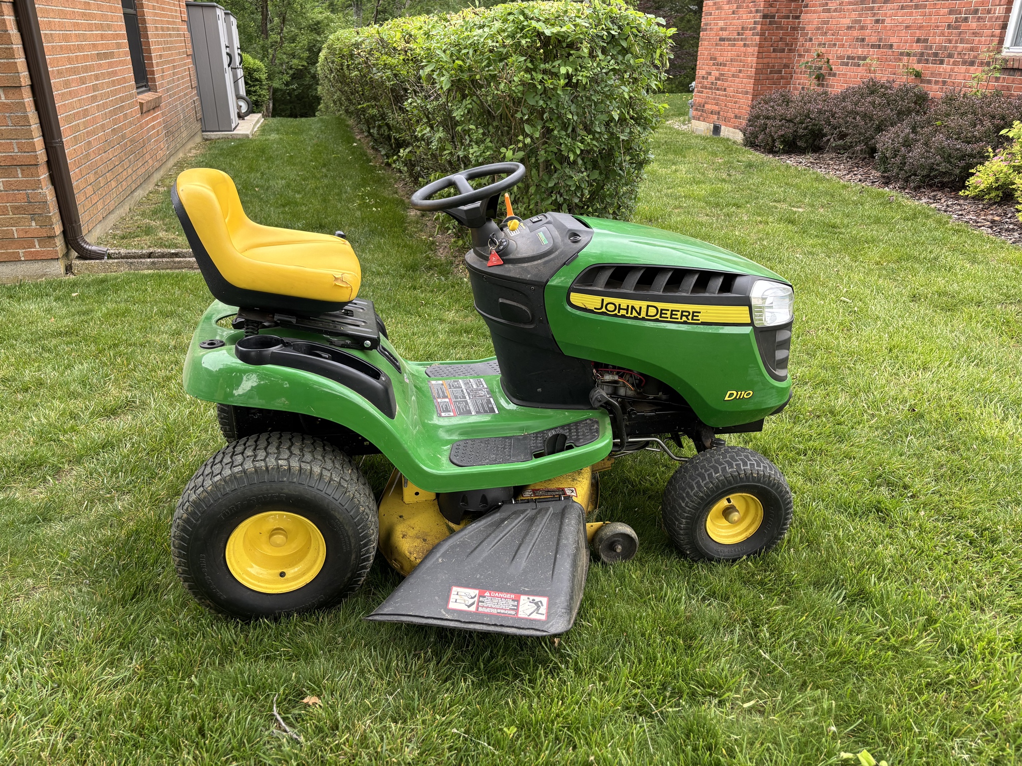 Used 2015 John Deere D110 Lawn & Garden Tractors at Koenig Equipment in Oxford, OH - PhotoXL5