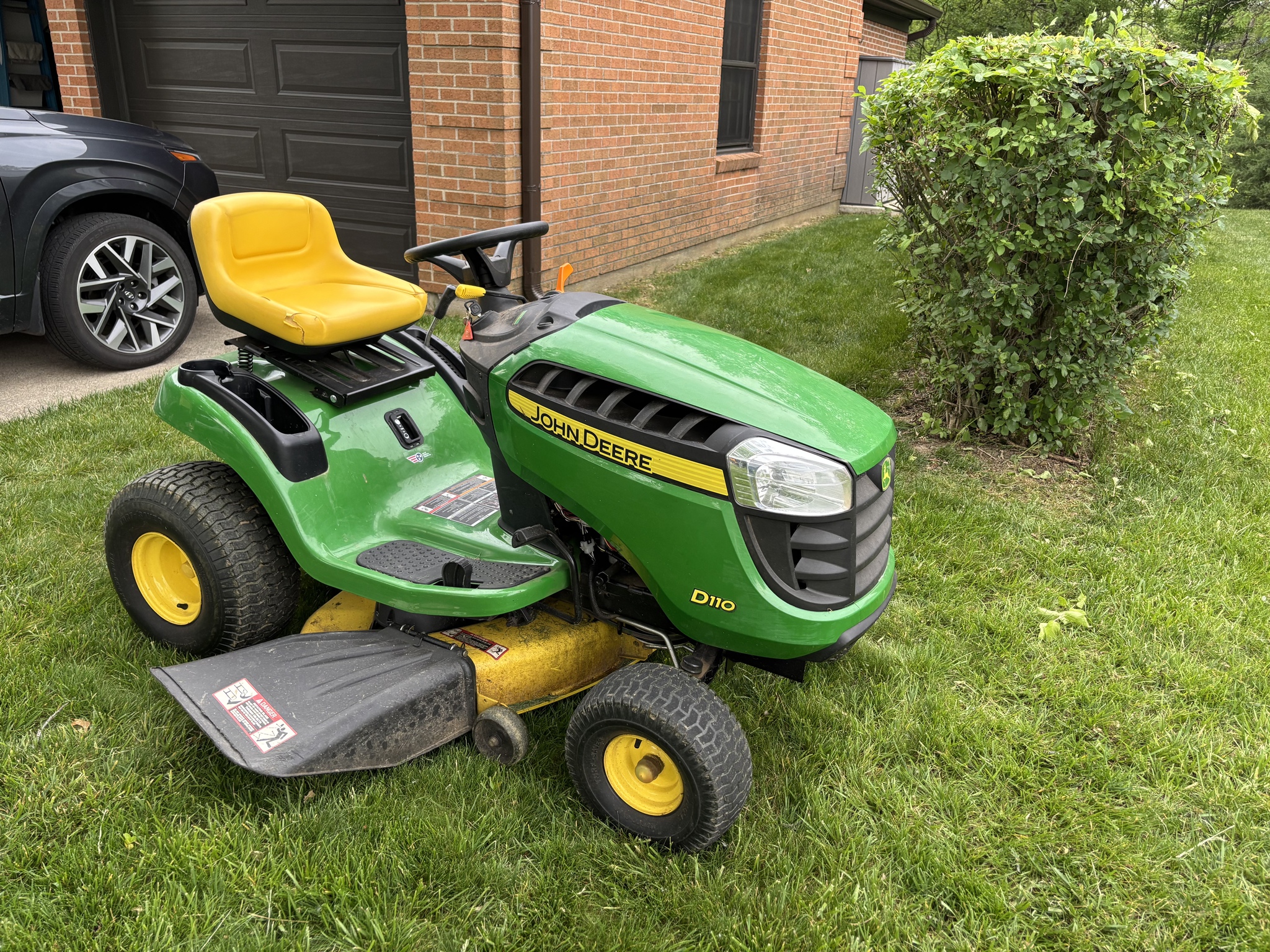 Used 2015 John Deere D110 Lawn & Garden Tractors at Koenig Equipment in Oxford, OH - PhotoXL6