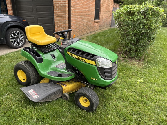 Used 2015 John Deere D110 Lawn & Garden Tractors at Koenig Equipment in Oxford, OH - Photo6