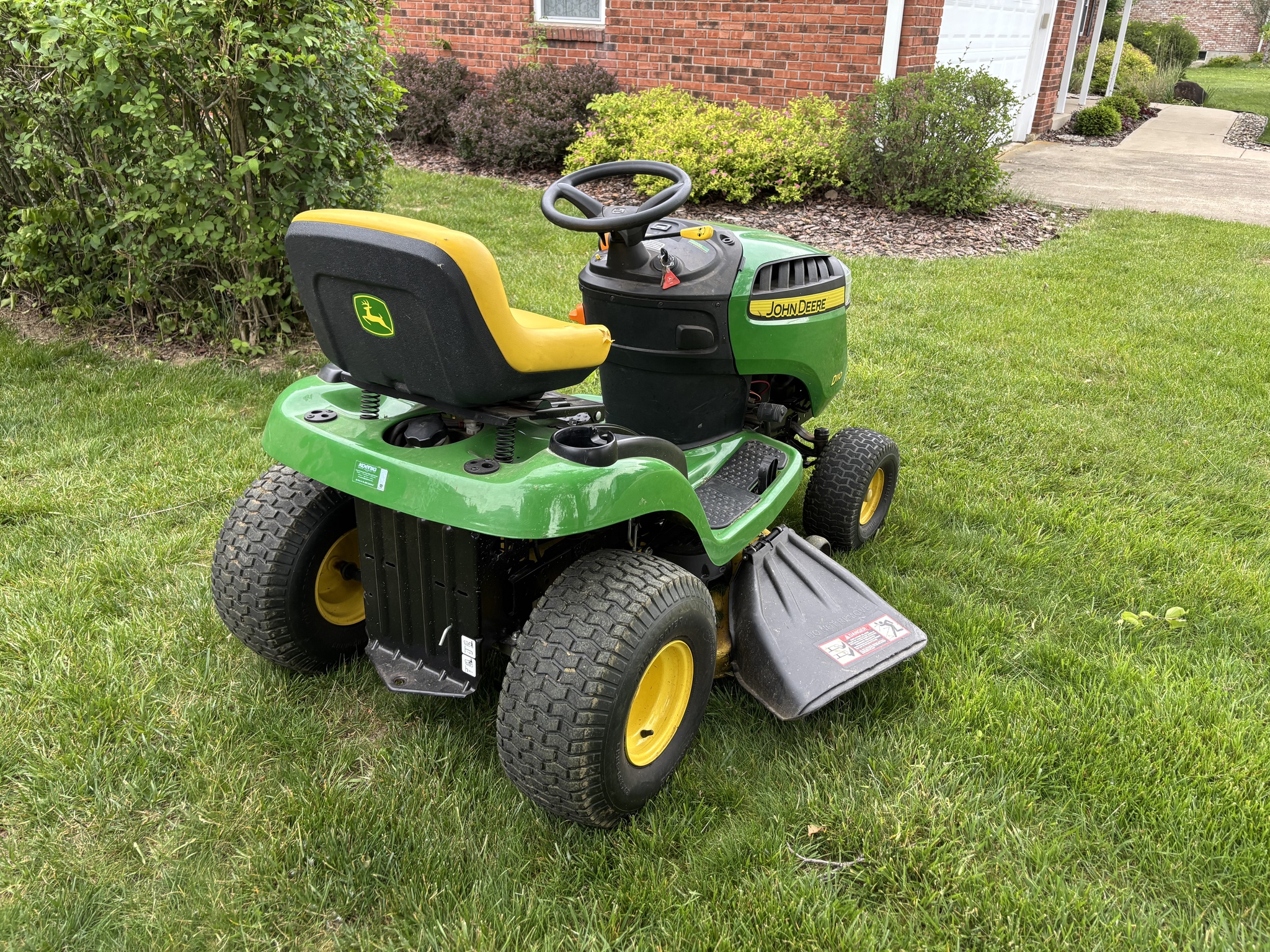 Used 2015 John Deere D110 Lawn & Garden Tractors at Koenig Equipment in Oxford, OH - PhotoXL4