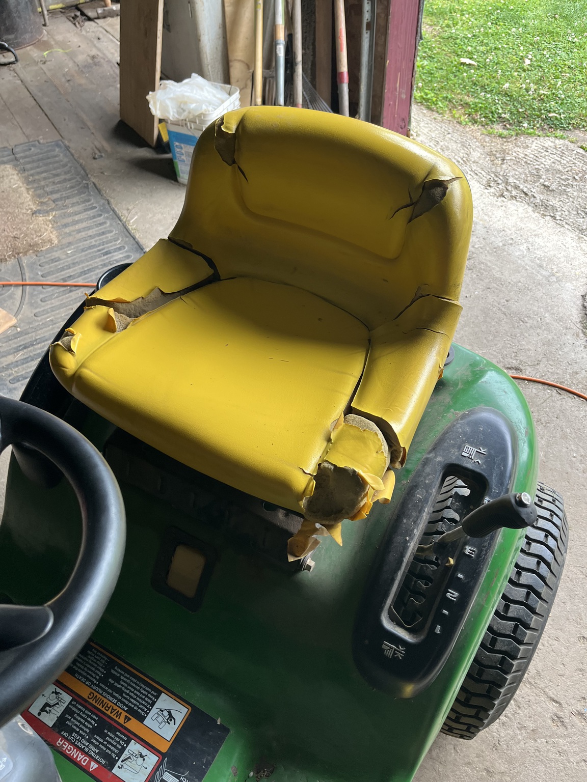 2003 John Deere L110 Image 5