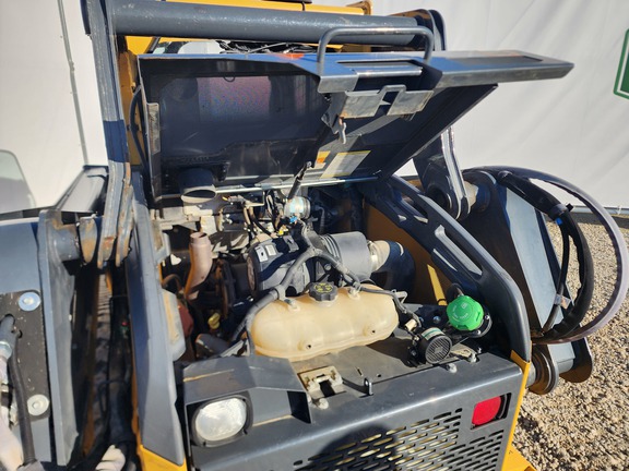 2023 John-Deere 325G