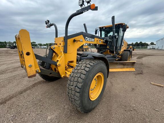 Photo of a 2020 John Deere 772G