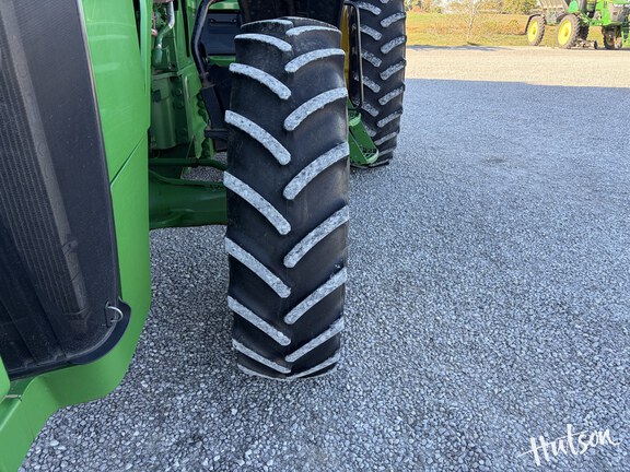 Photo of 2012 John Deere 8260R