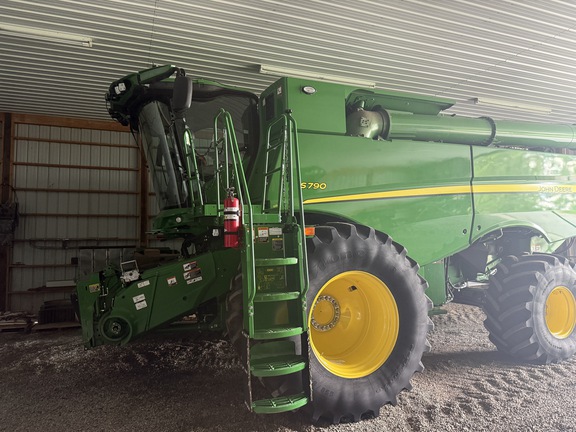 Photo of 2024 John Deere S790