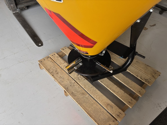 Used 2025 Frontier 3pt spreader Fertilizer Spreaders at Koenig Equipment in Knightstown, IN - Photo2