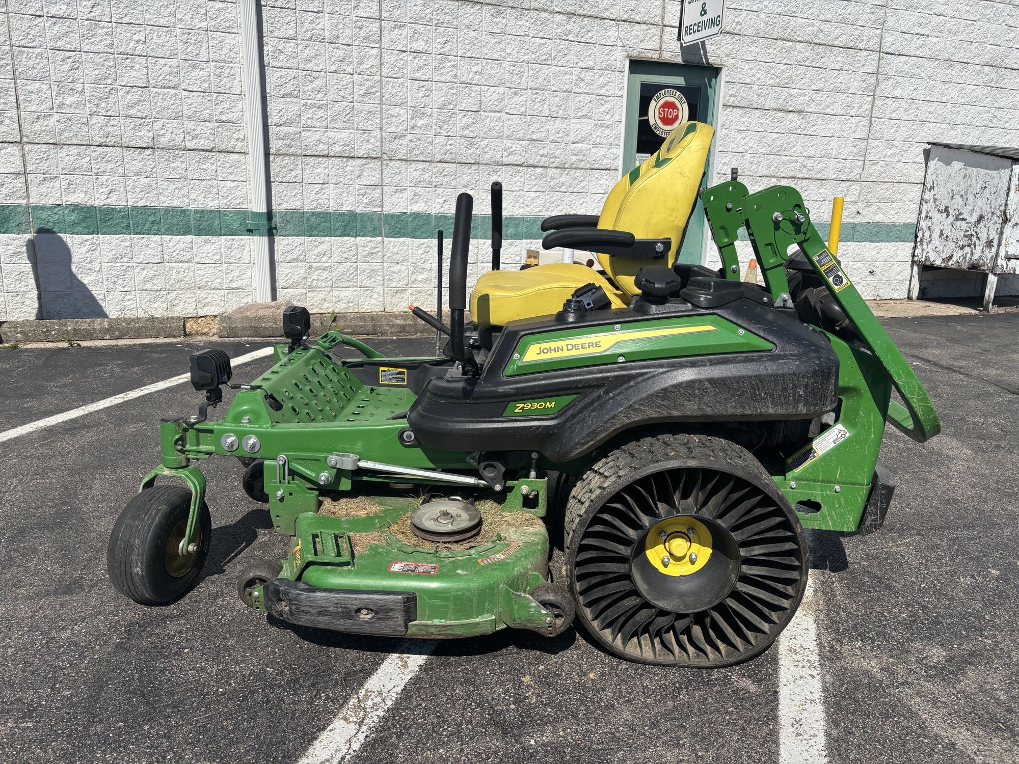 Used 2025 John Deere Z930M Zero Turn Mowers at Koenig Equipment in Lebanon, OH - PhotoXL6