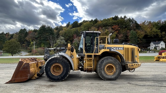 Photo of 2007 John Deere 744K