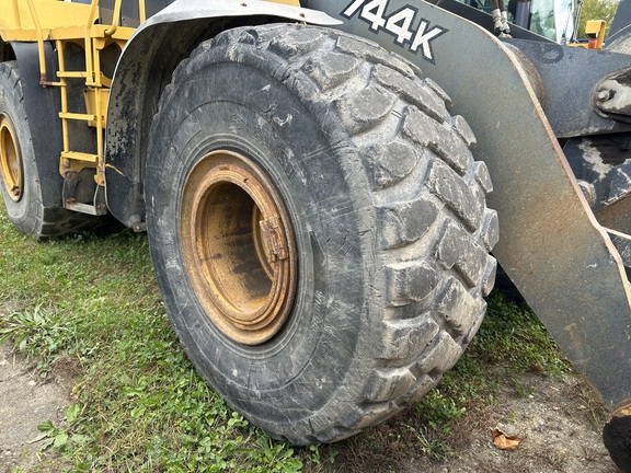 2007 John Deere 744K