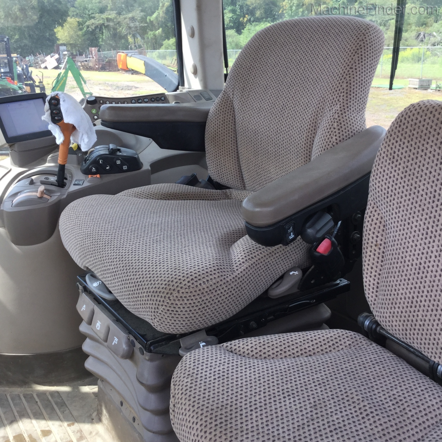 2013 John Deere 7215R Image 3