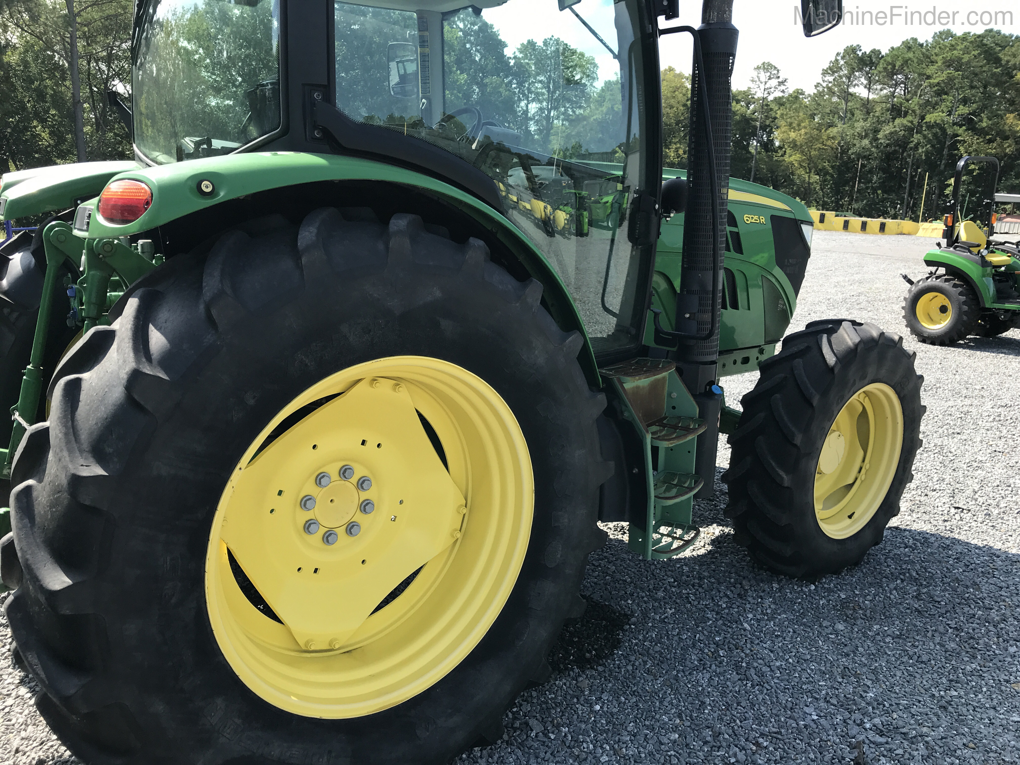 2015 John Deere 6125R Image 3