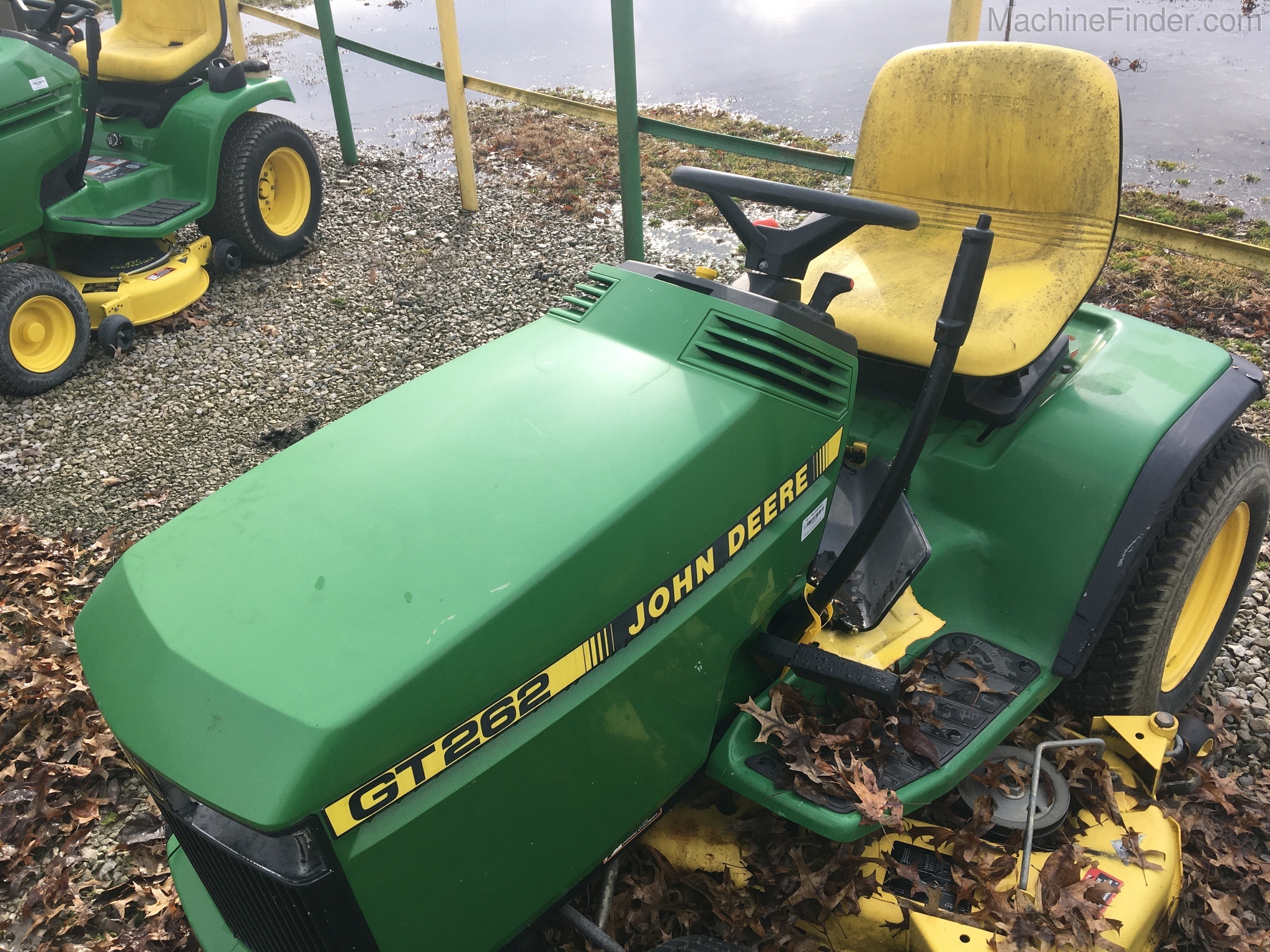 1996 John Deere GT262 Image 5