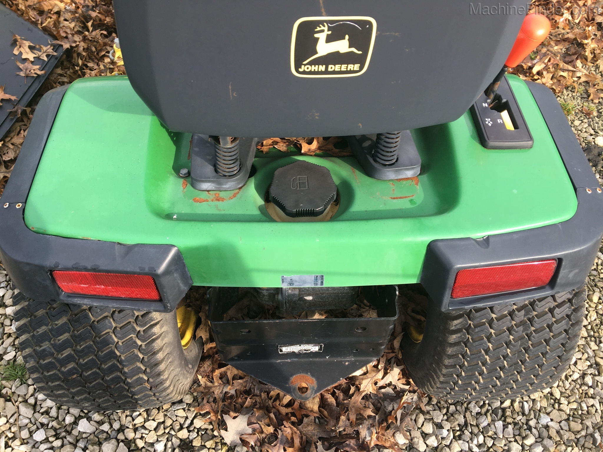 1996 John Deere GT262 Image 2