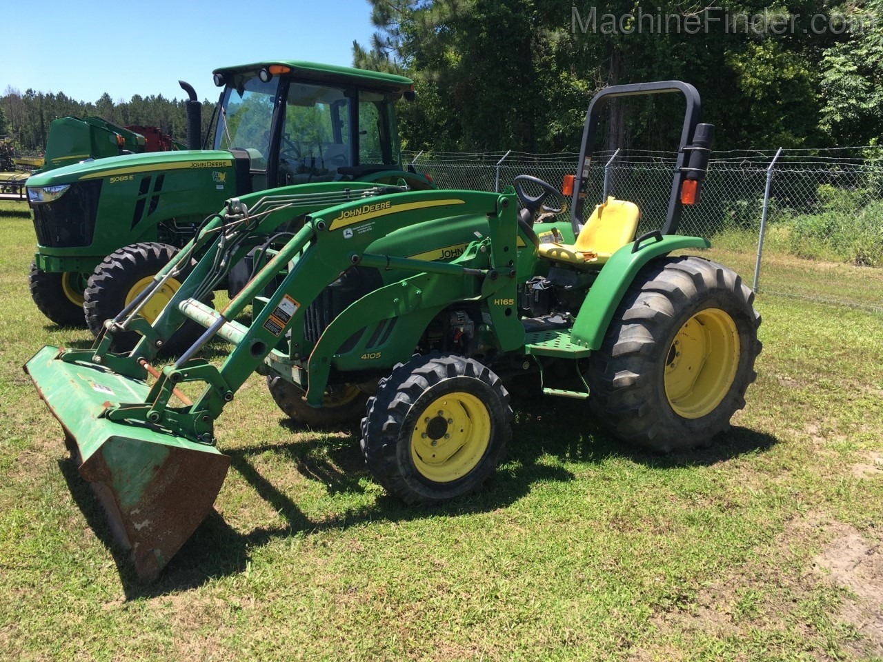 2015 John Deere 4105 Image 1